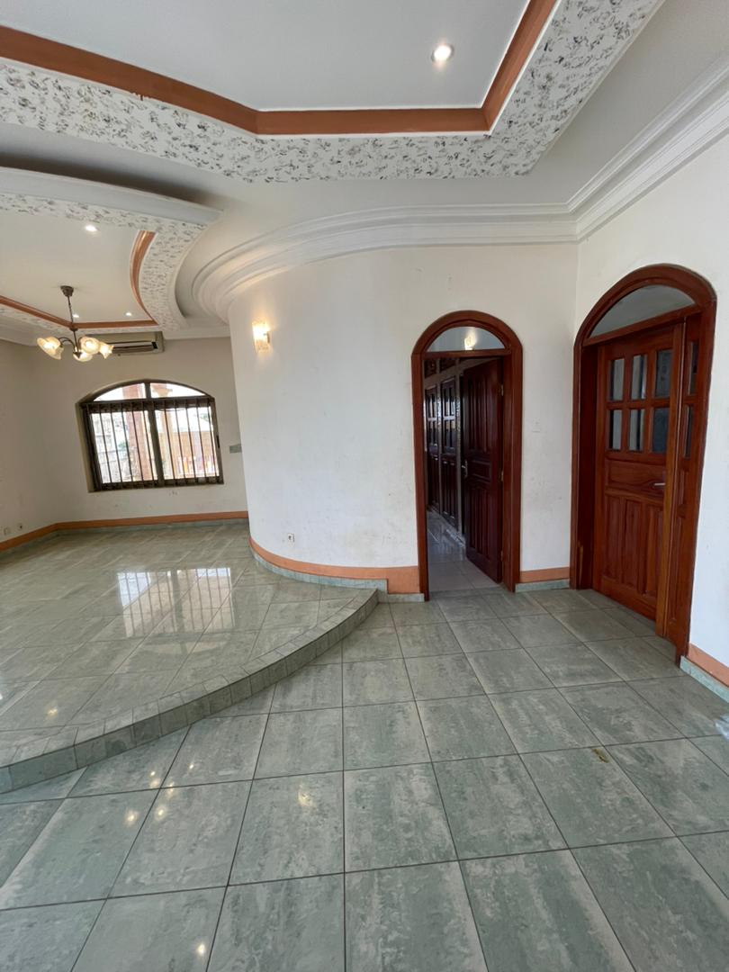 5 chambres à louer sise à Allègléta dans la von du supermarché Carrefour des Fruits à 400m