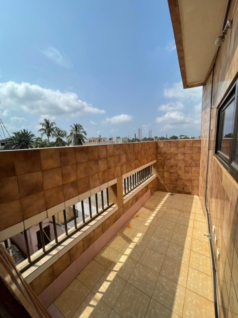 5 chambres à louer sise à Allègléta dans la von du supermarché Carrefour des Fruits à 400m