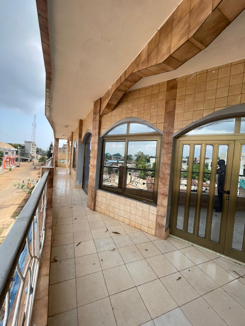 5 chambres à louer sise à Allègléta dans la von du supermarché Carrefour des Fruits à 400m